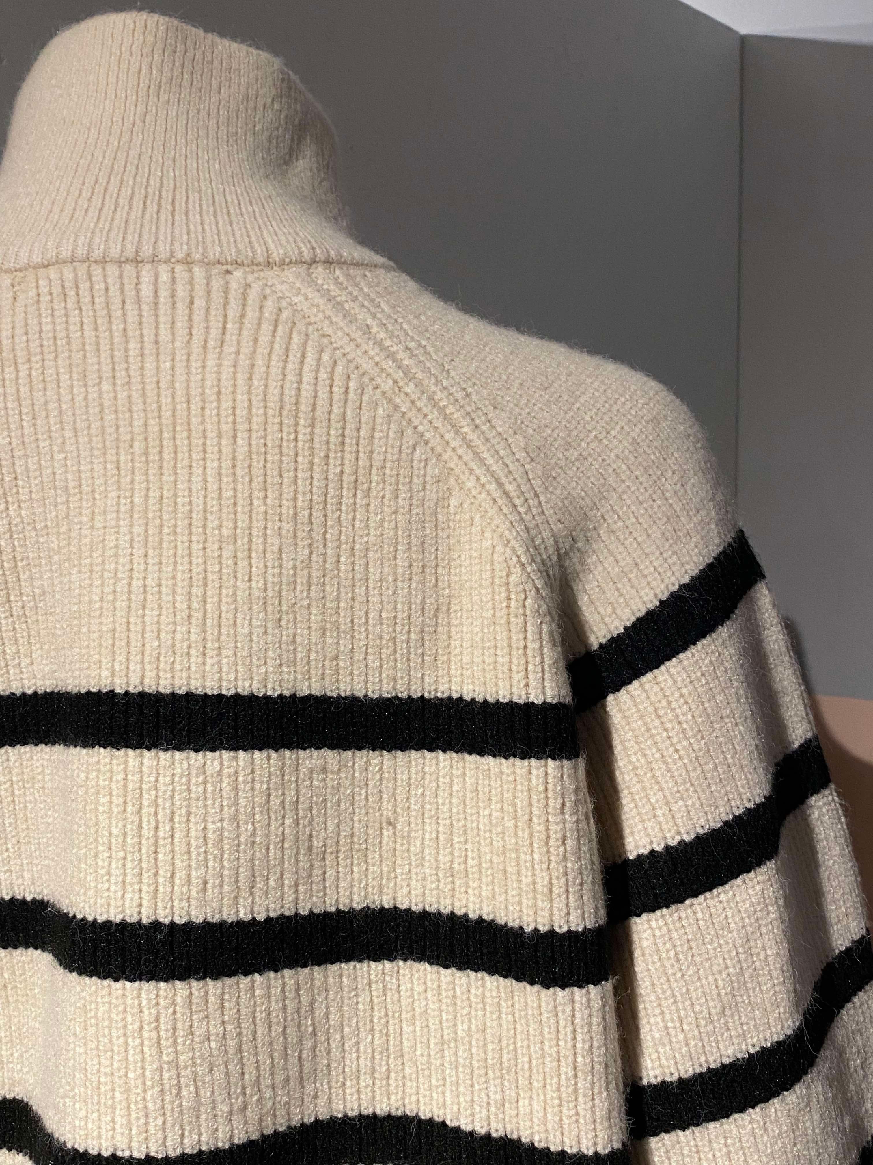 Zara - Sweater - Size: L