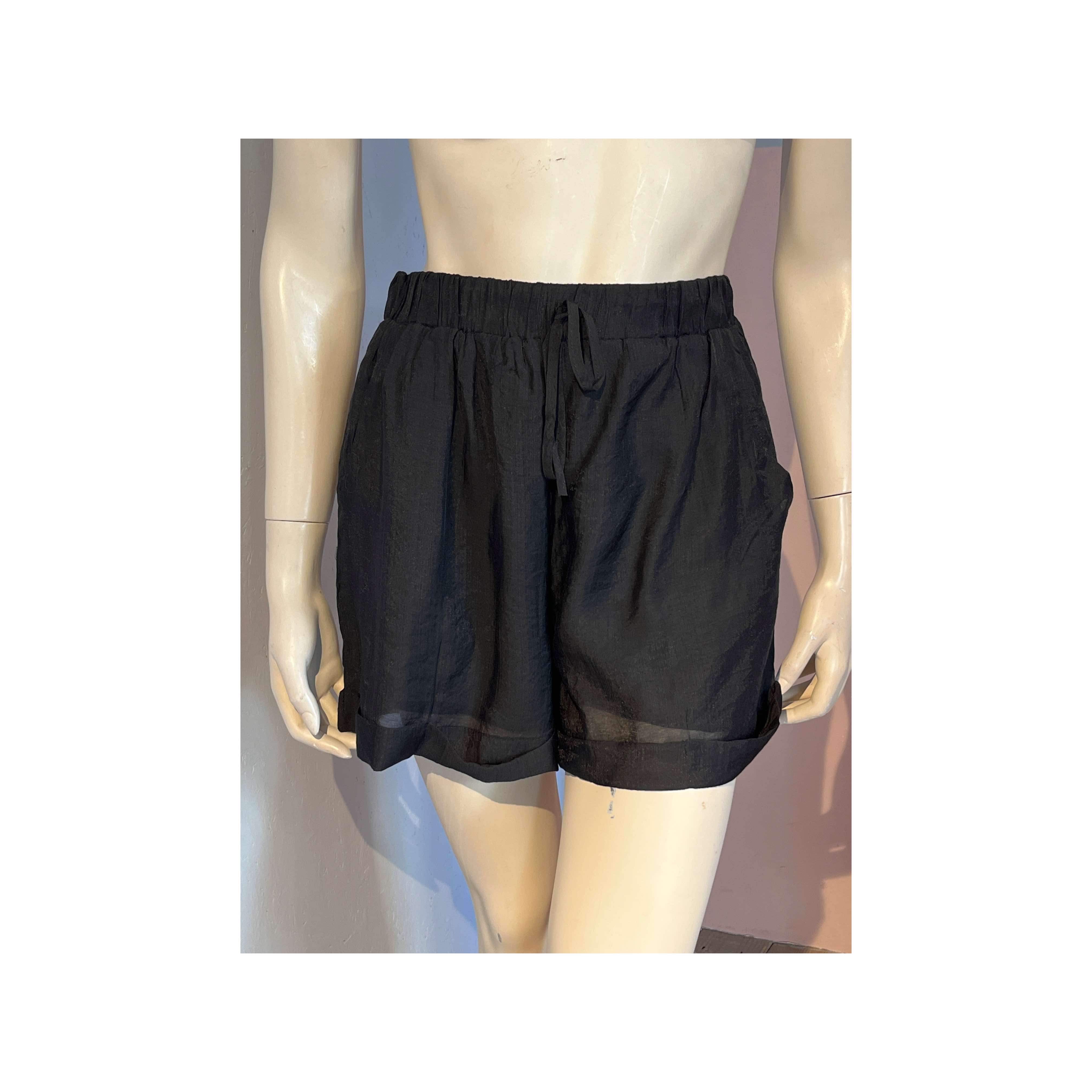 Lara - Shorts - Size: M