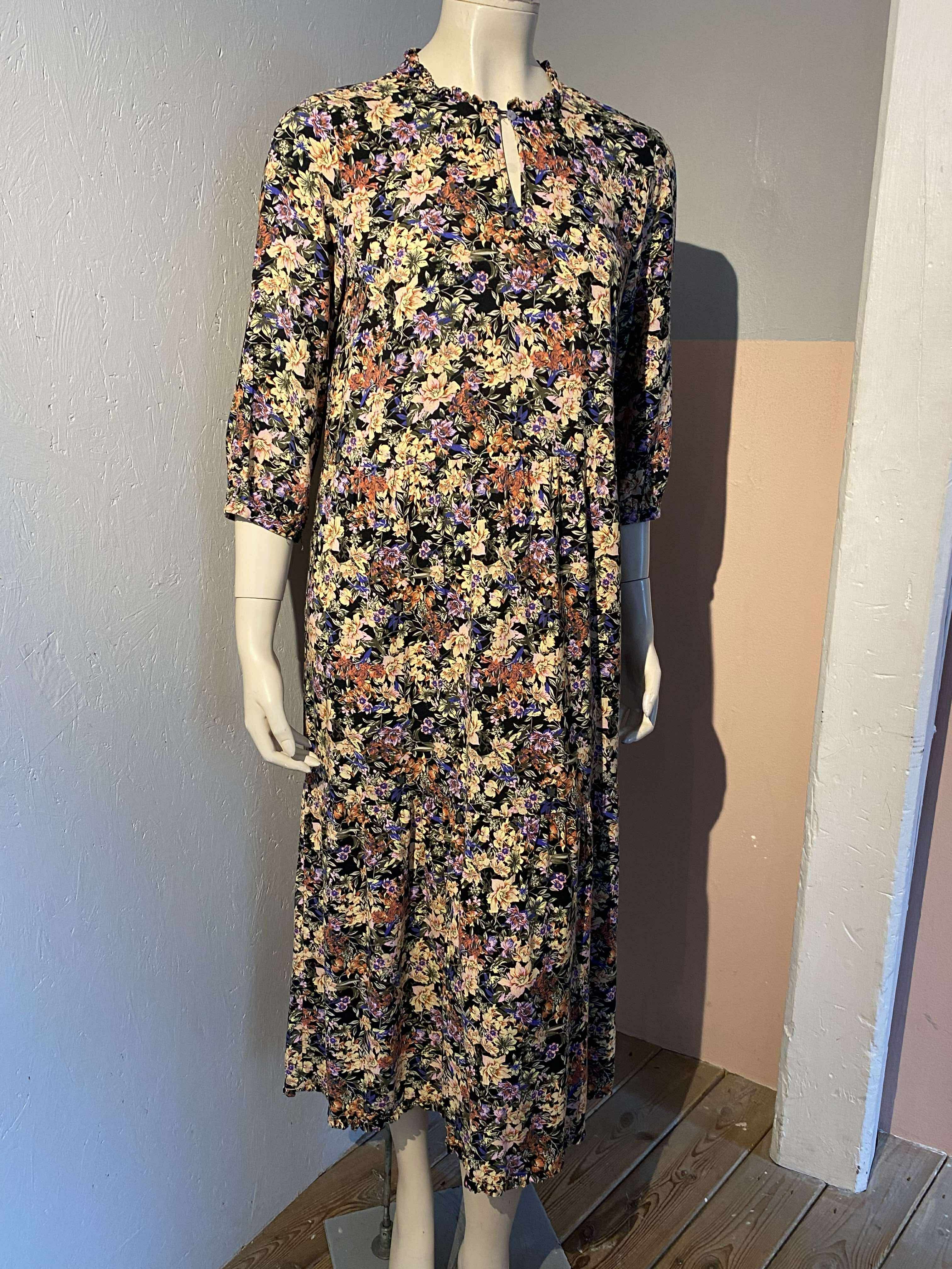 YAS - Kjole - Size: M