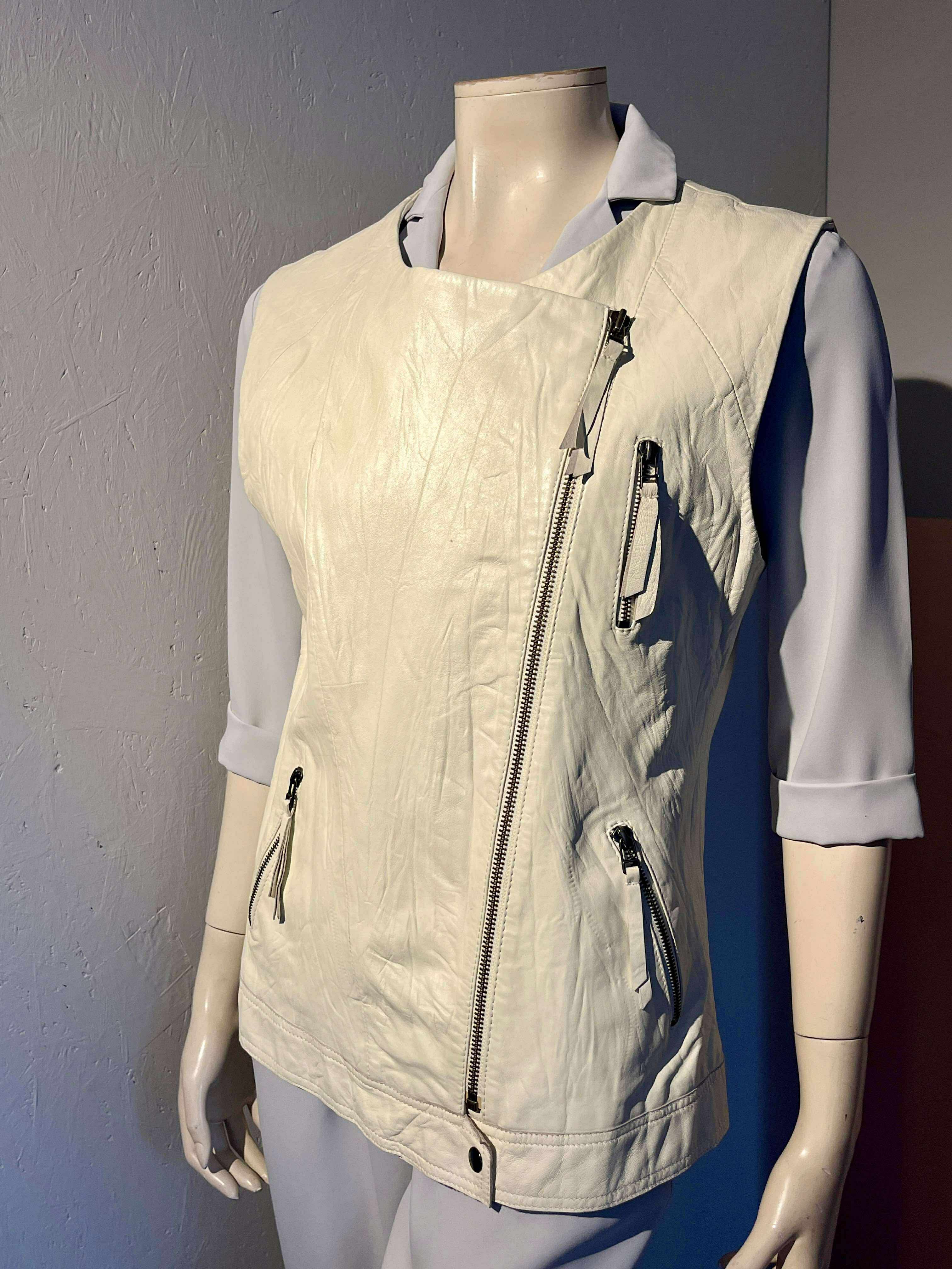 Second Female - Skindvest - Size: M