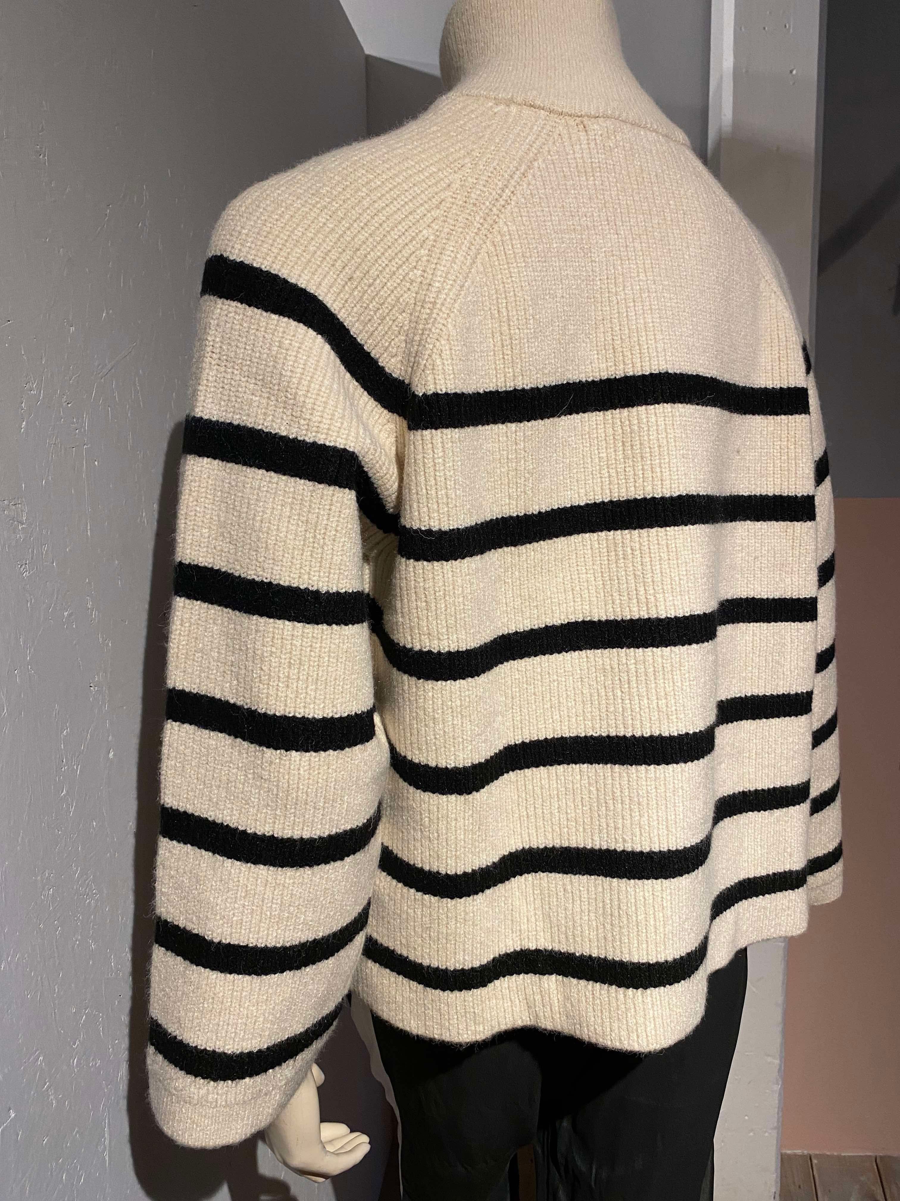 Zara - Sweater - Size: L