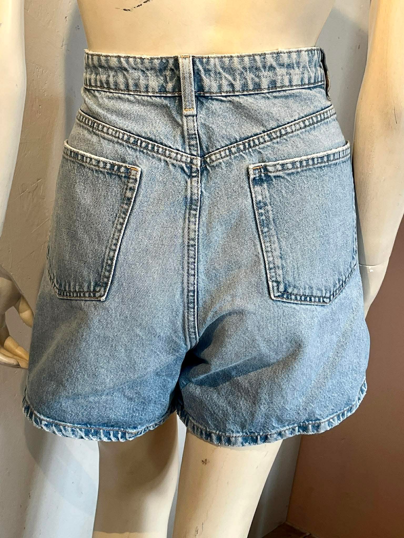 Zara - Shorts - Size: M