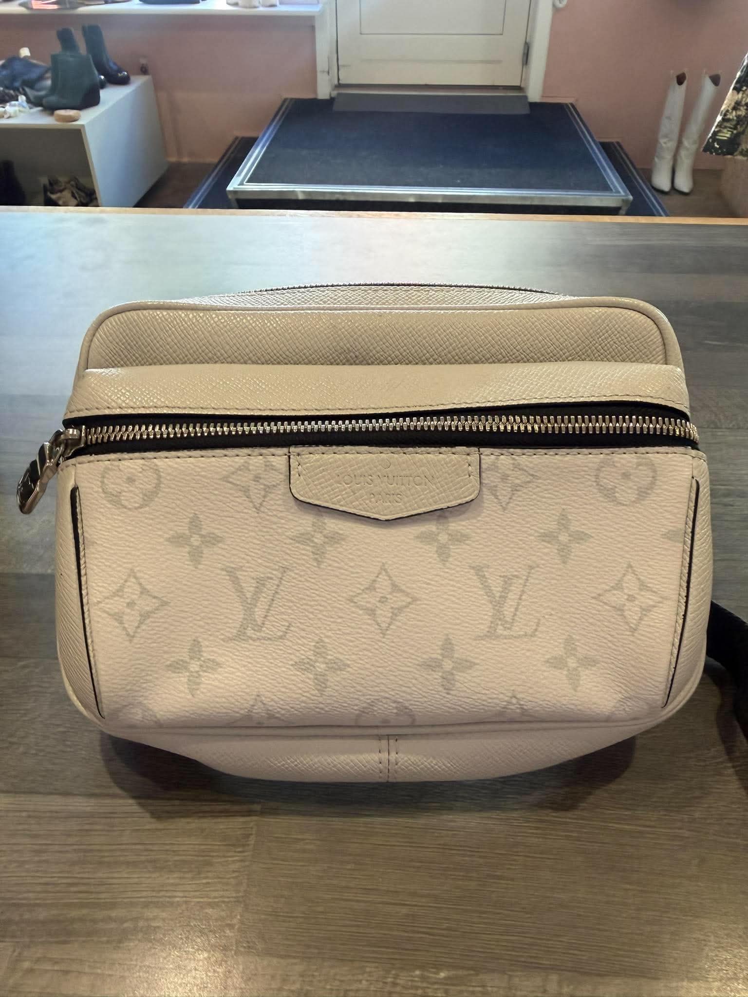 Louis Vuitton - Bæltetaske - One Size