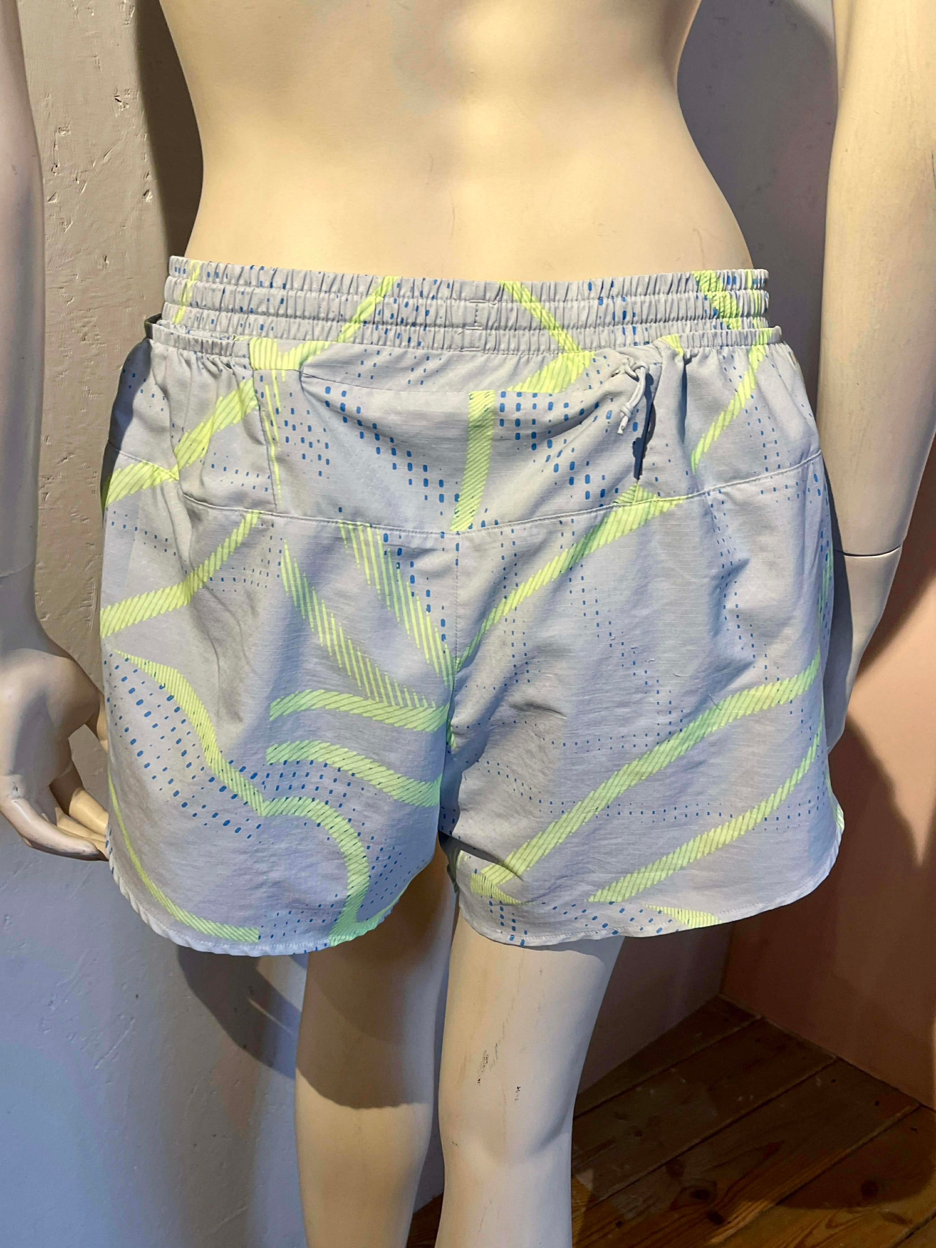 Adidas - Shorts - Size: L