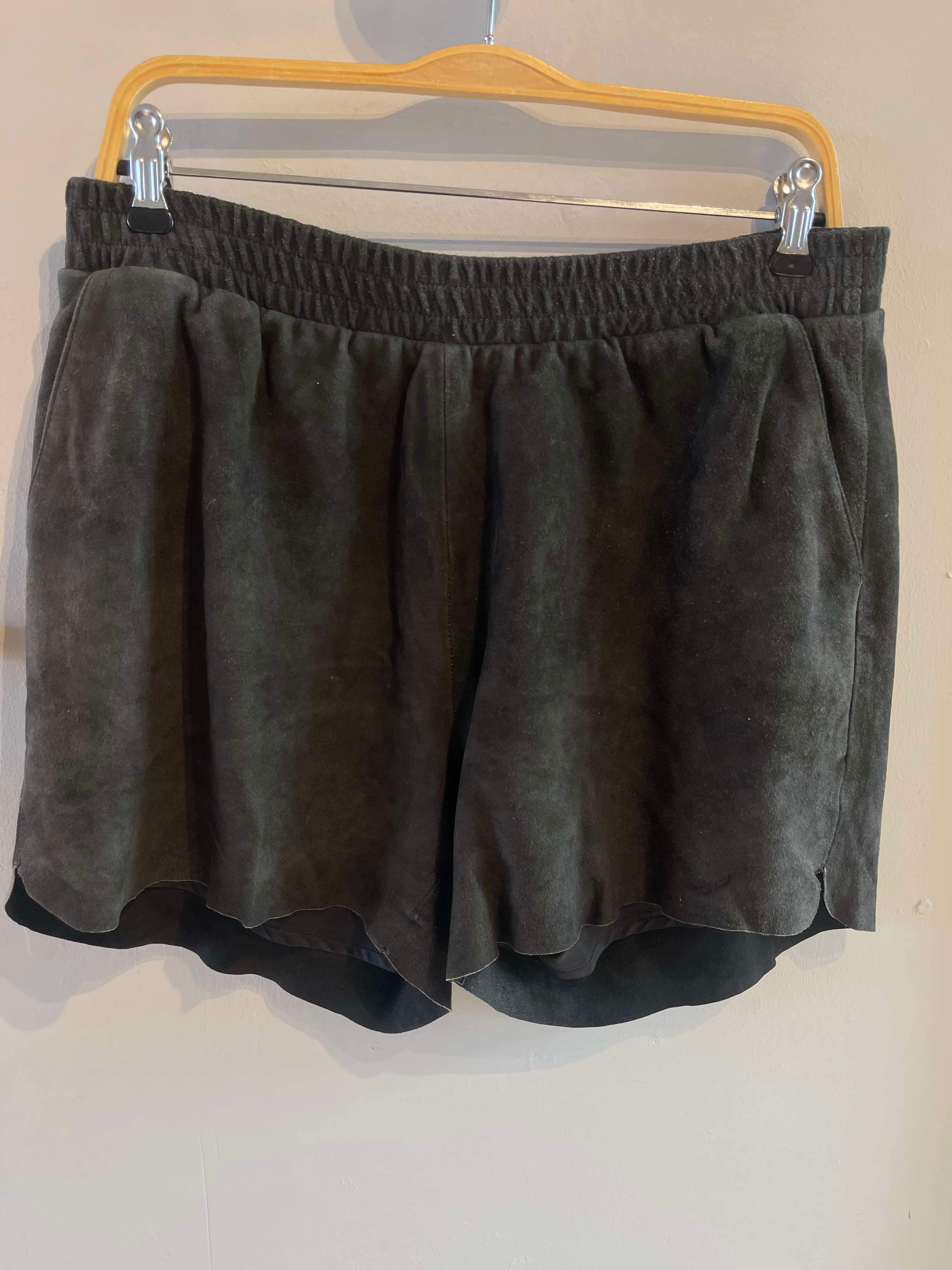 Minimum - Shorts - Size: 40