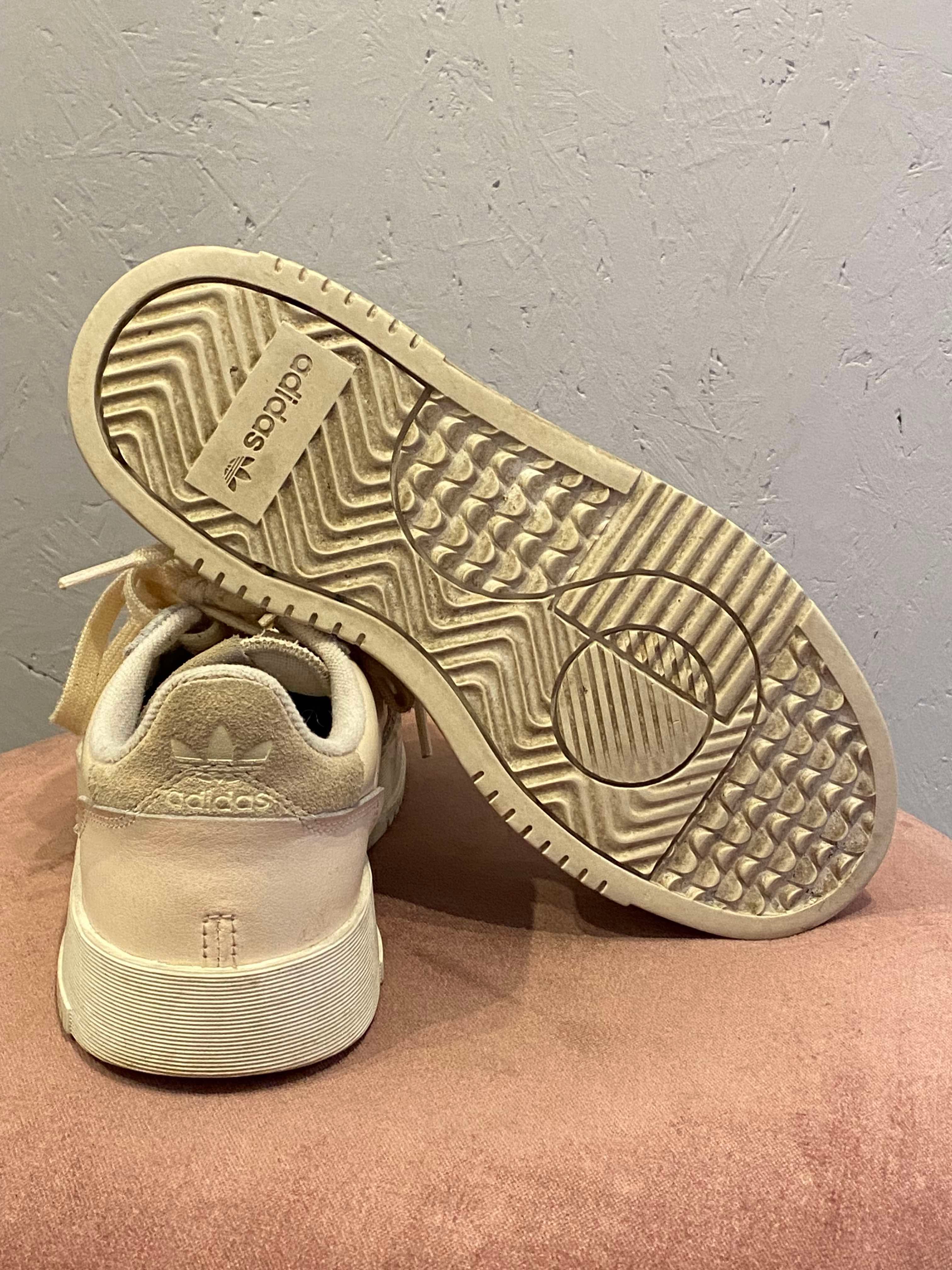 Adidas - Sneakers - Size: 36