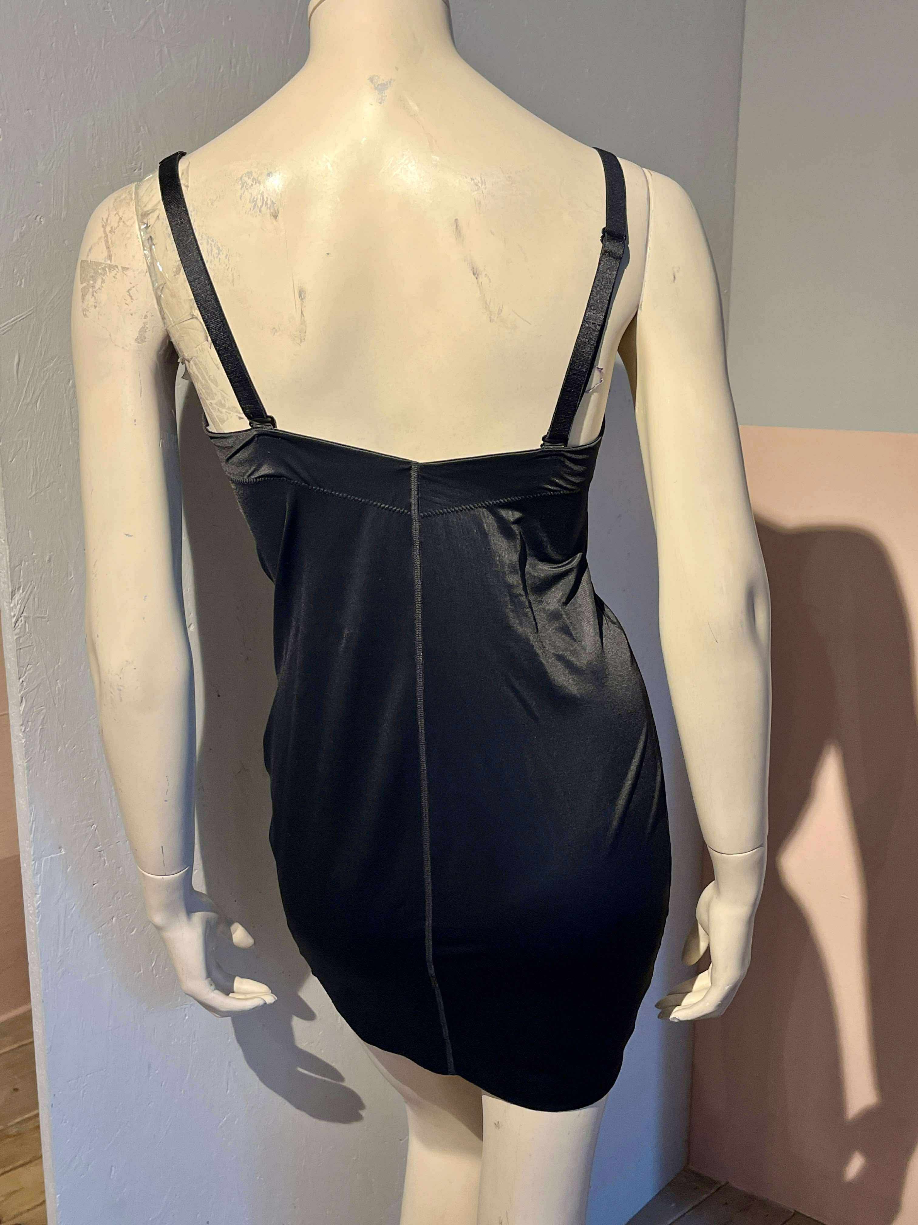 Debenhams - Stram-ind kjole - Size: 85B