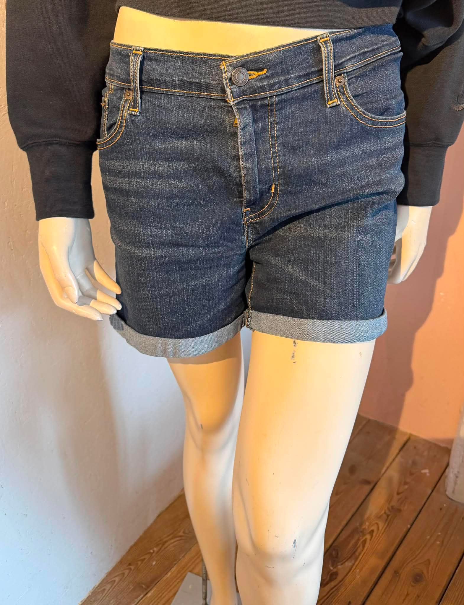 Levis - Shorts - Size: M