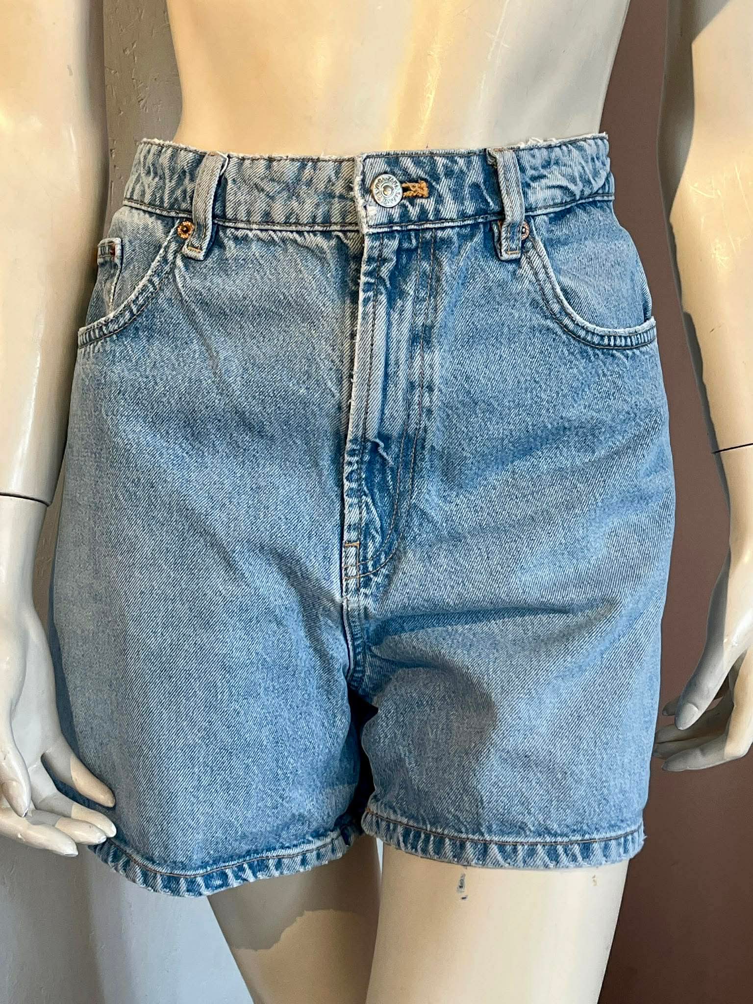 Zara - Shorts - Size: M