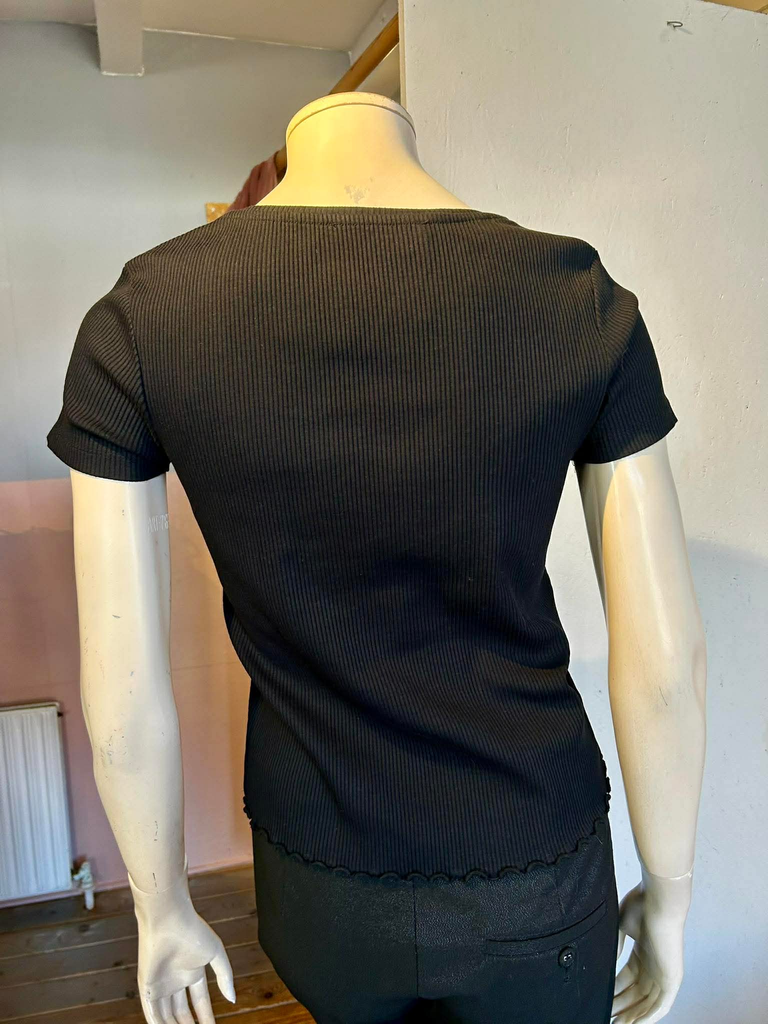 Second Female - T-shirt - Size: S