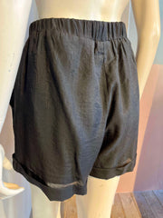 Lara - Shorts - Size: M