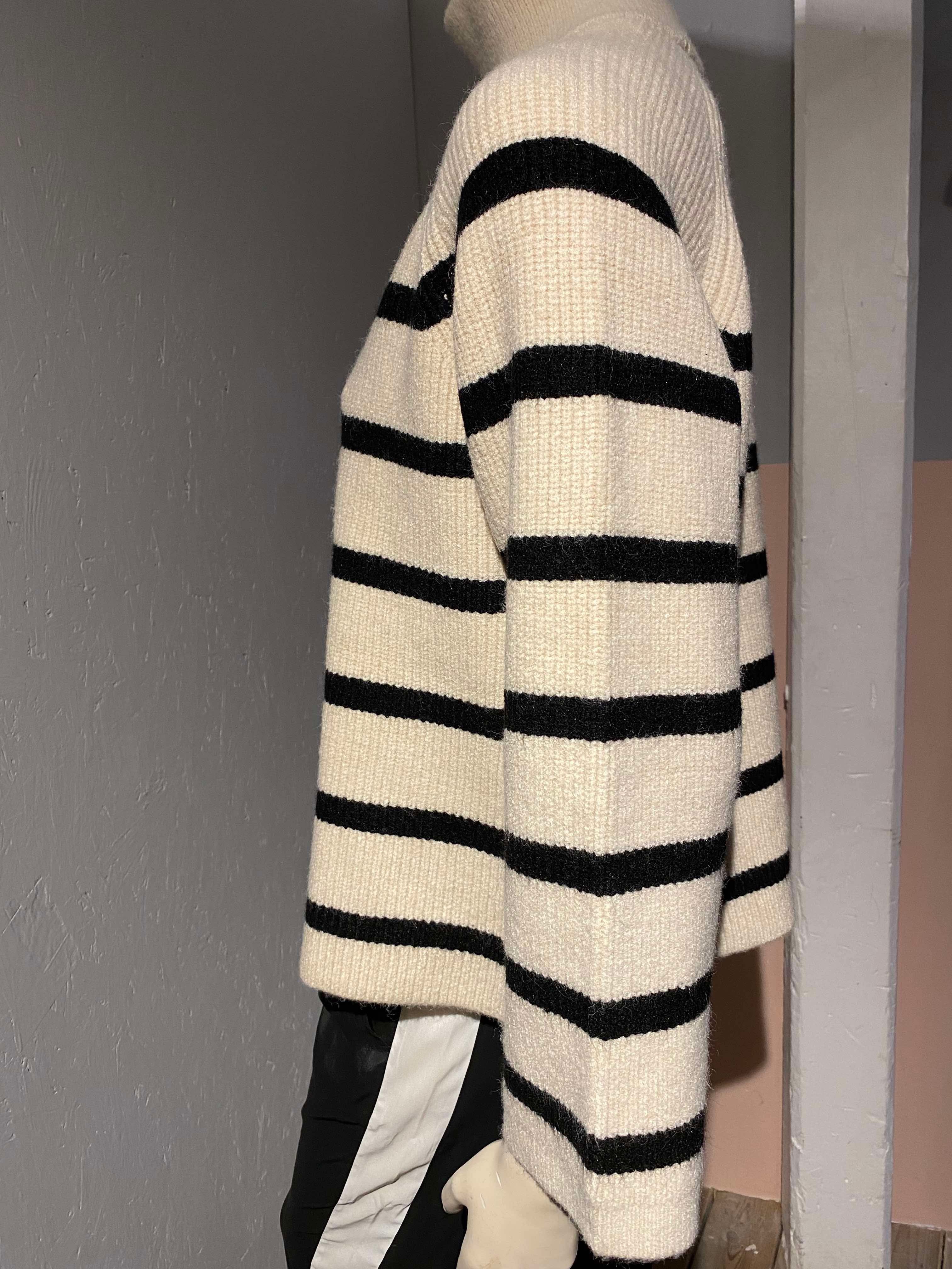 Zara - Sweater - Size: L