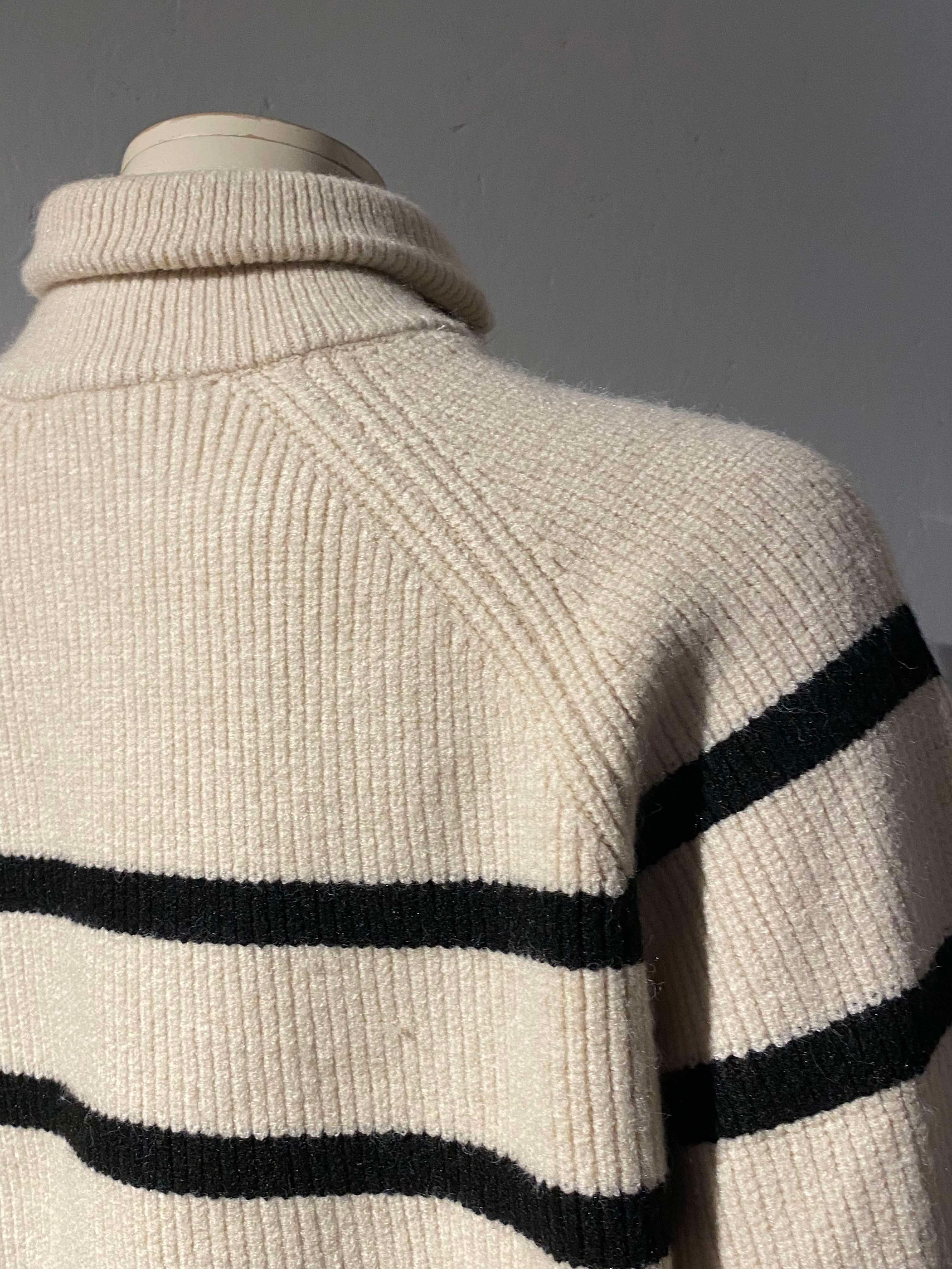 Zara - Sweater - Size: L