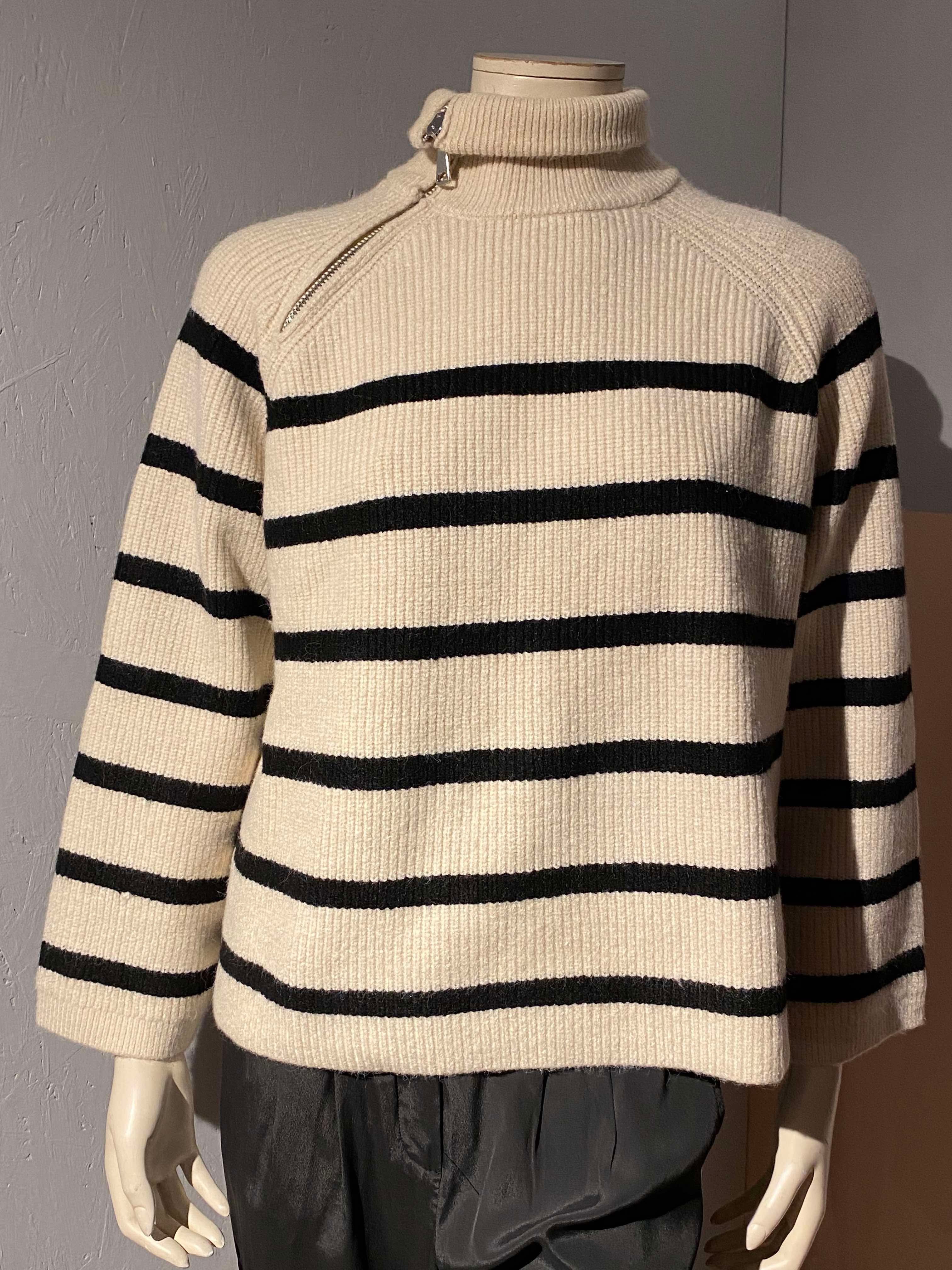 Zara - Sweater - Size: L