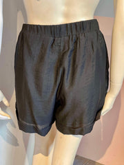 Lara - Shorts - Size: M