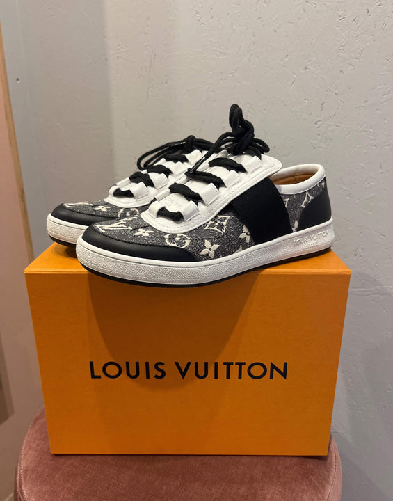 Louis Vuitton - Sneakers - Size: 38 1/2