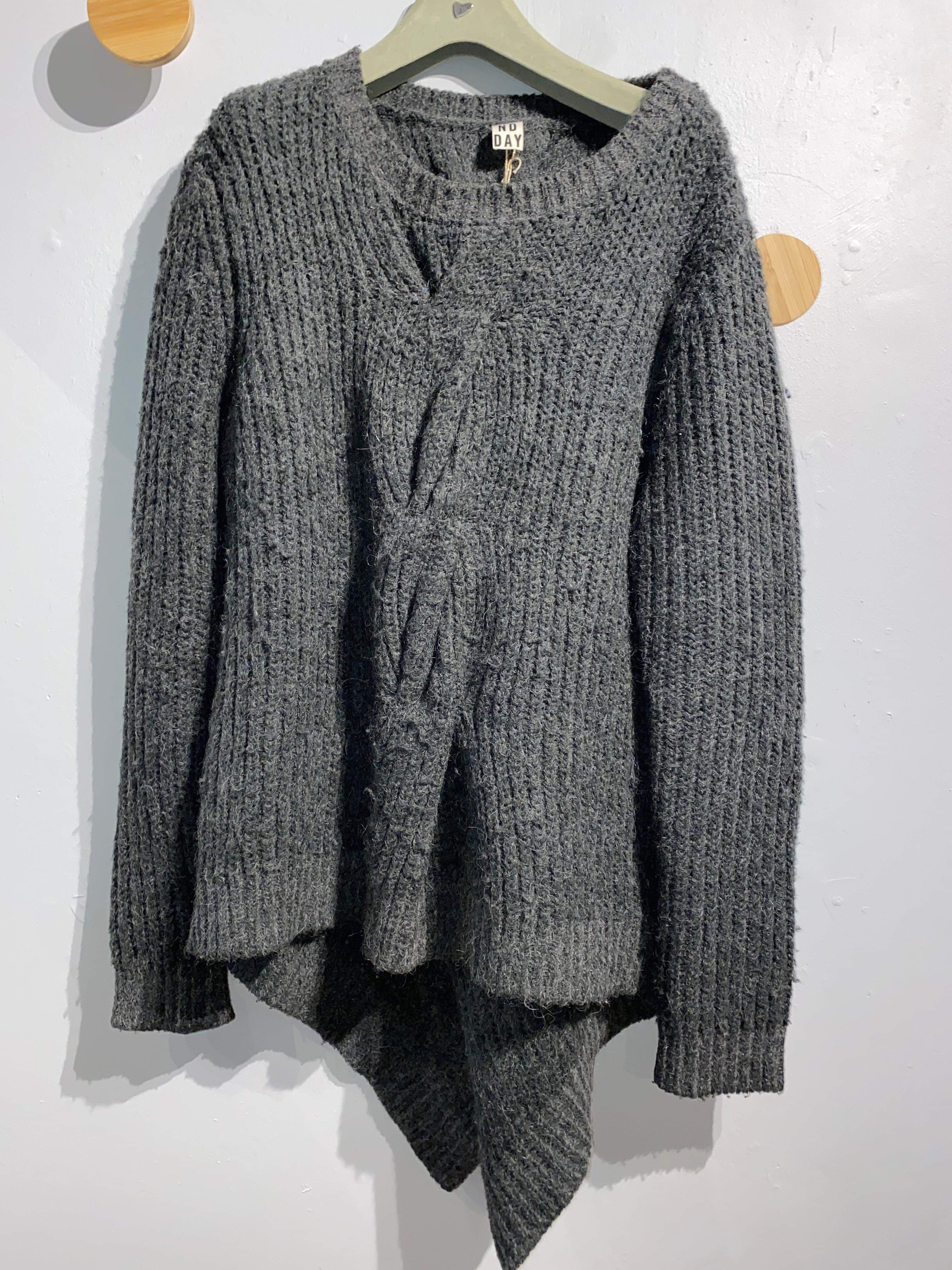 2nd Day - Sweater - Size: M