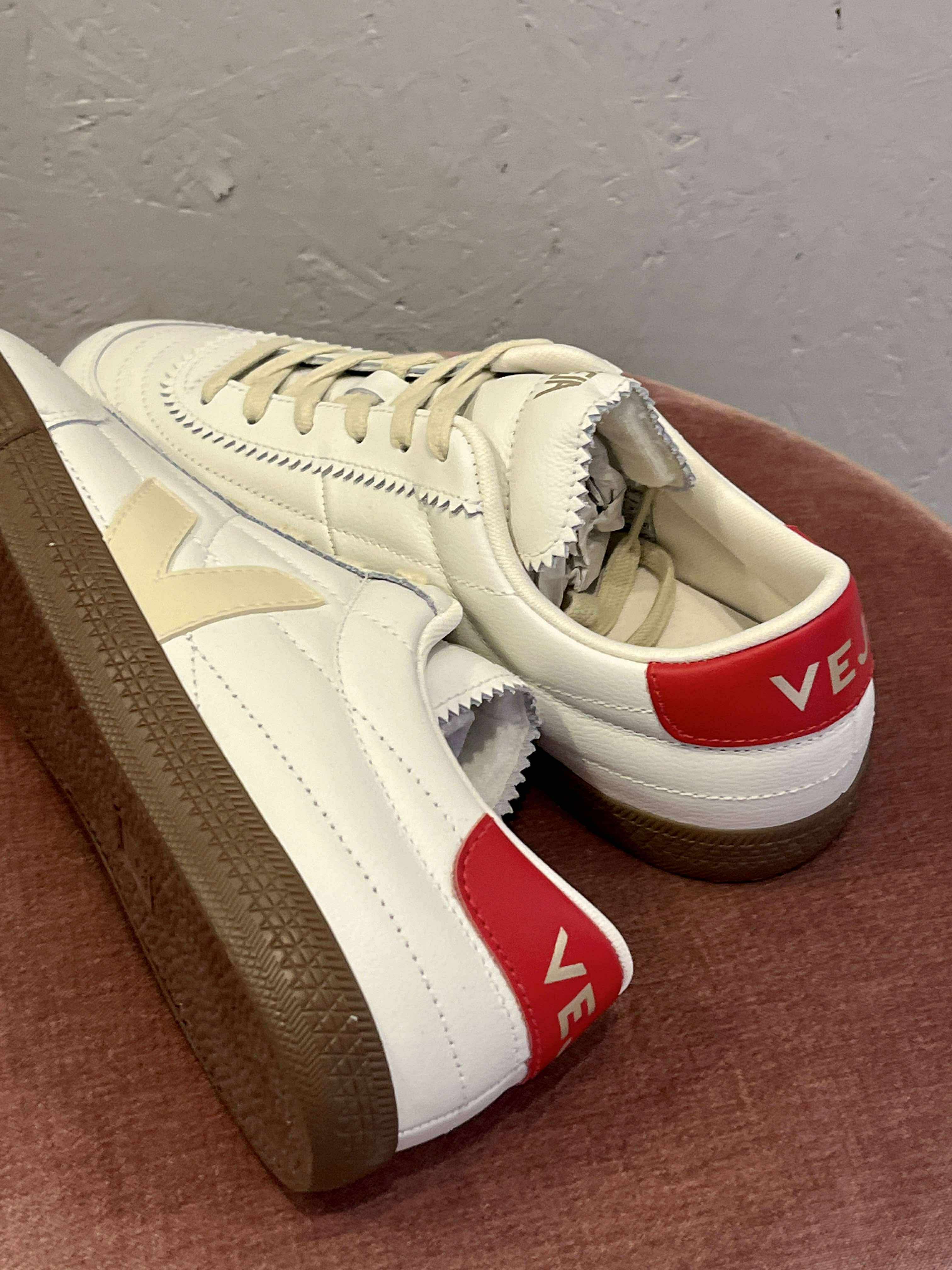 Veja - Sneakers - Size: 39