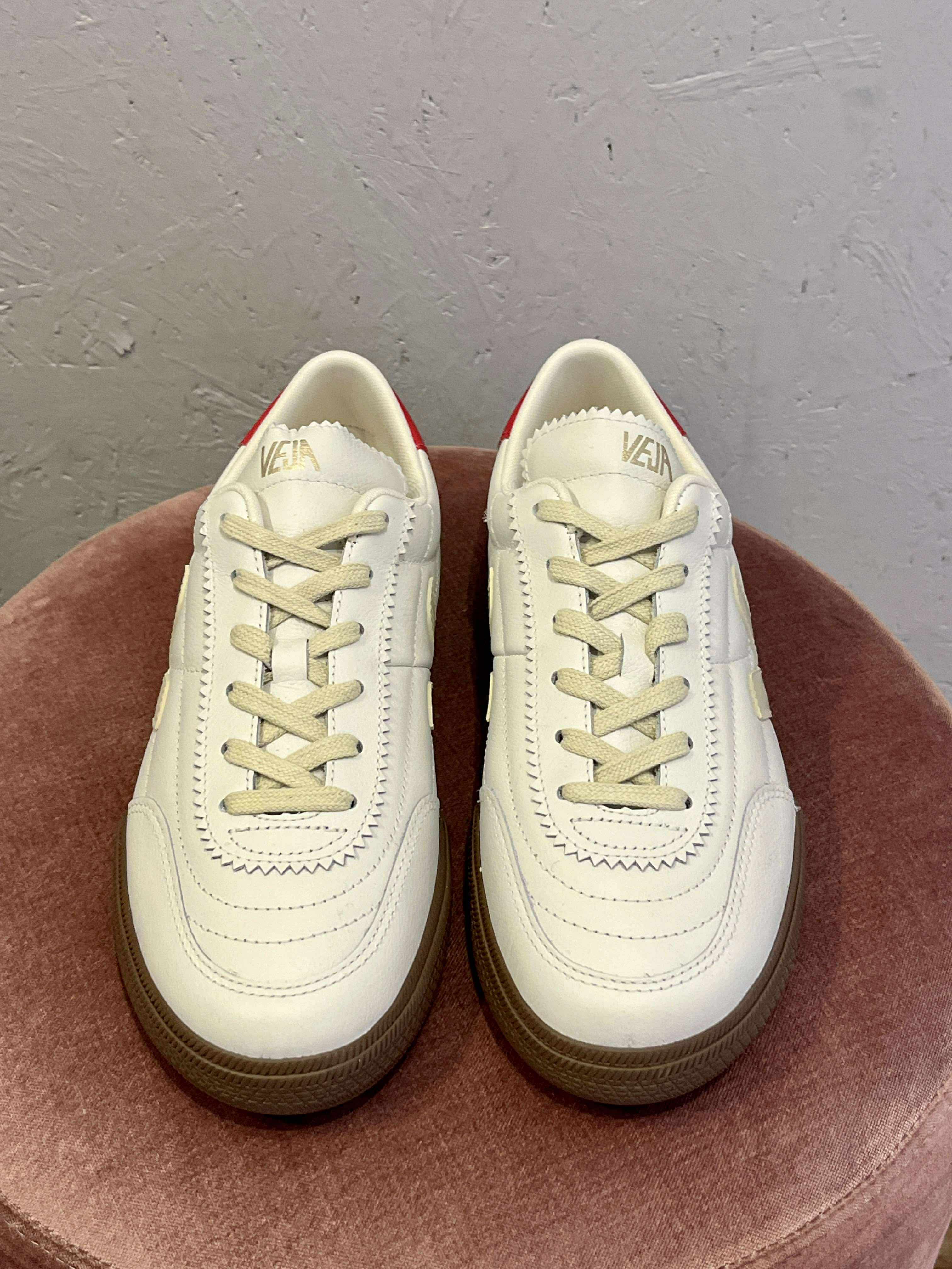 Veja - Sneakers - Size: 39