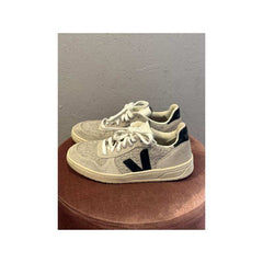 Veja - Sneakers - Size: 39