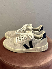 Veja - Sneakers - Size: 39