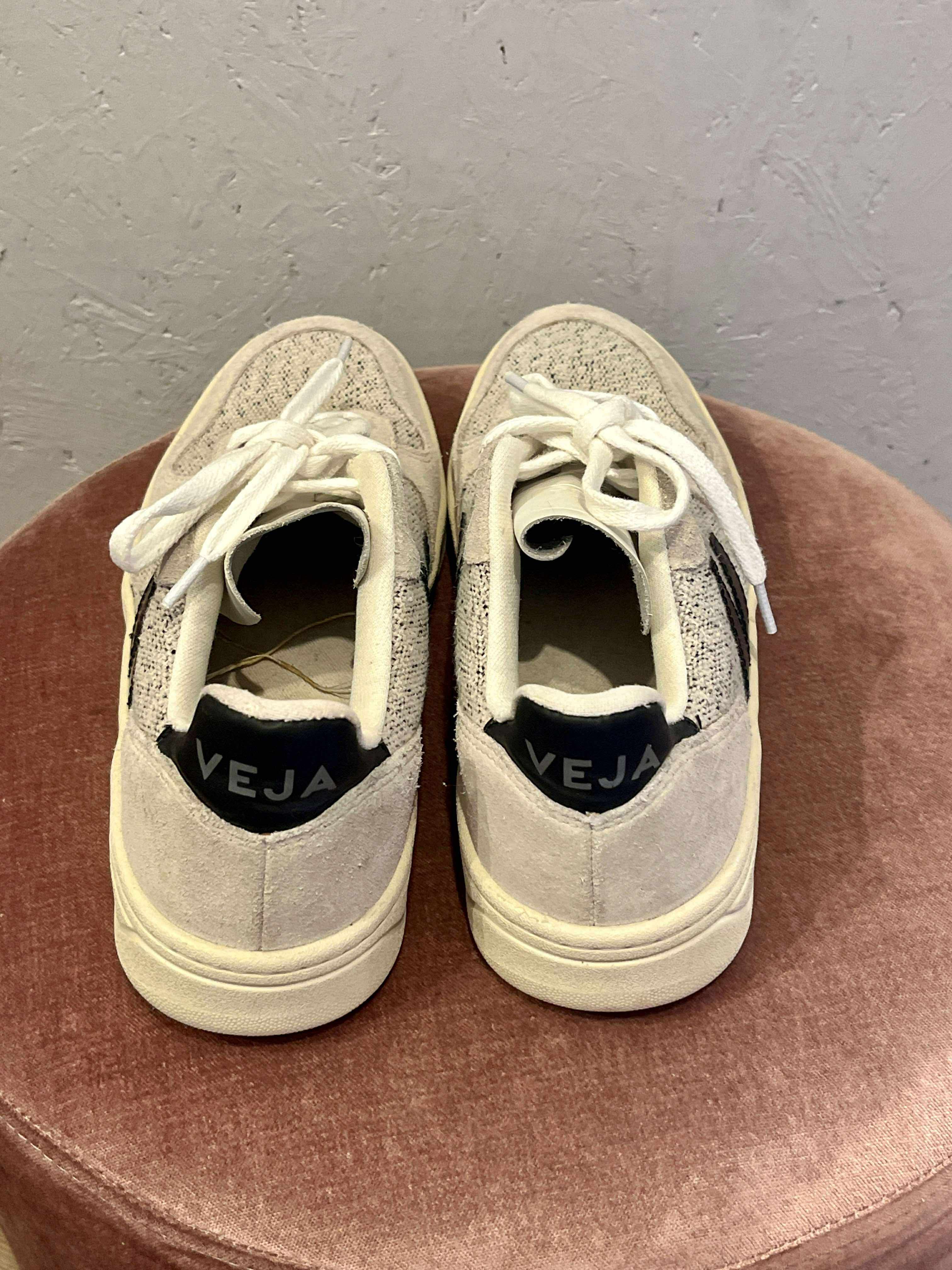 Veja - Sneakers - Size: 39