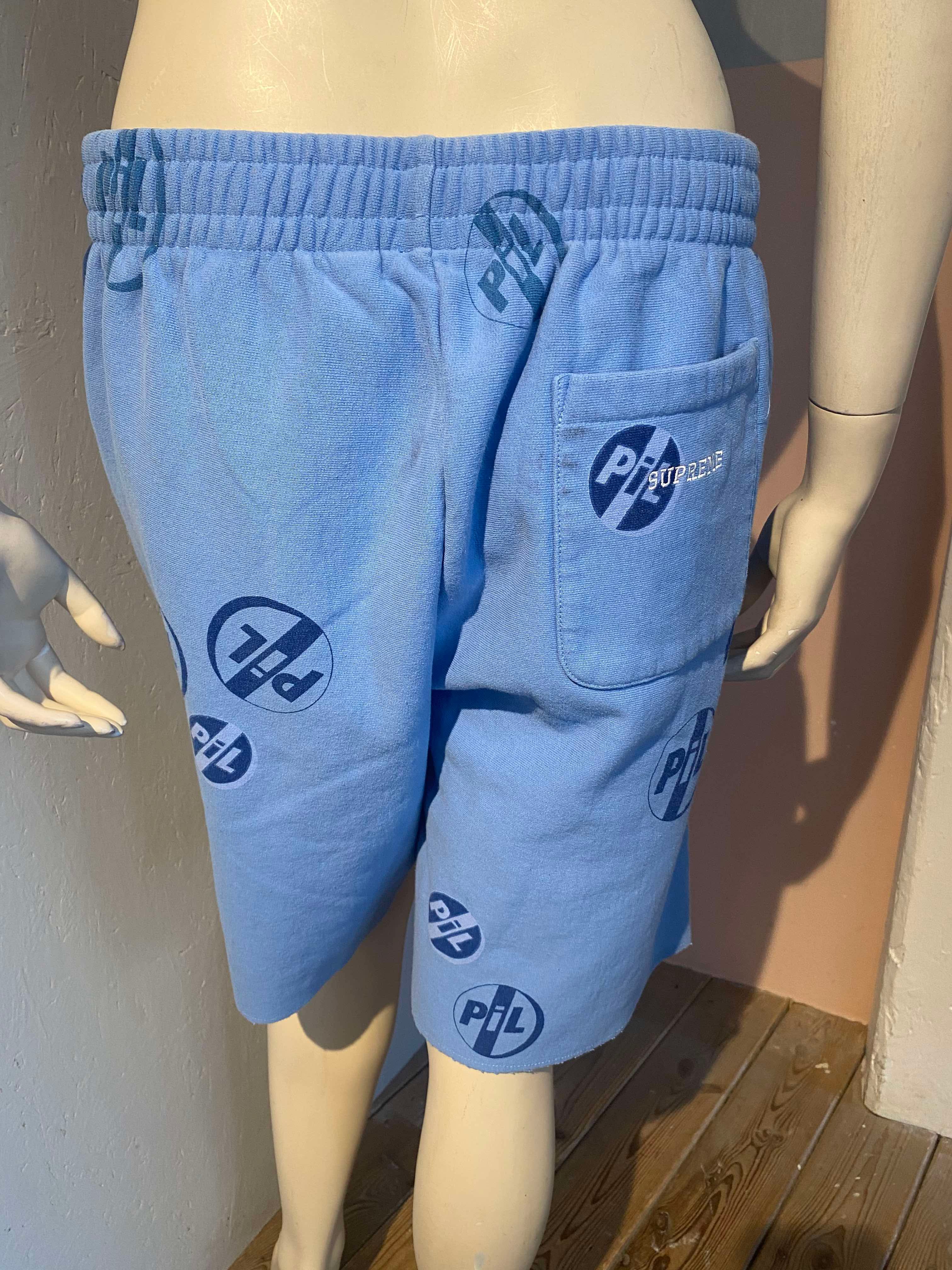 Supreme - Shorts - Size: M
