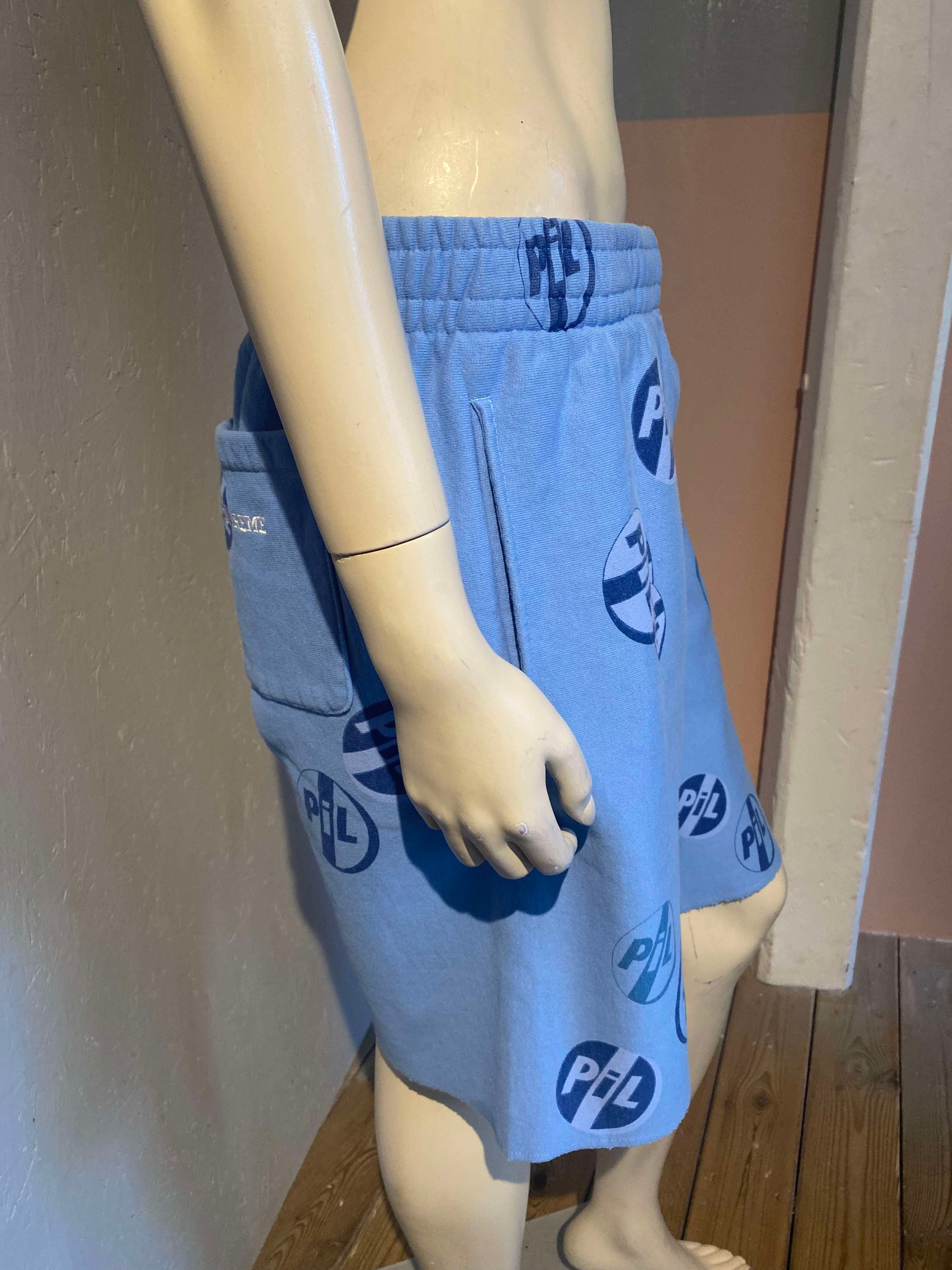 Supreme - Shorts - Size: M