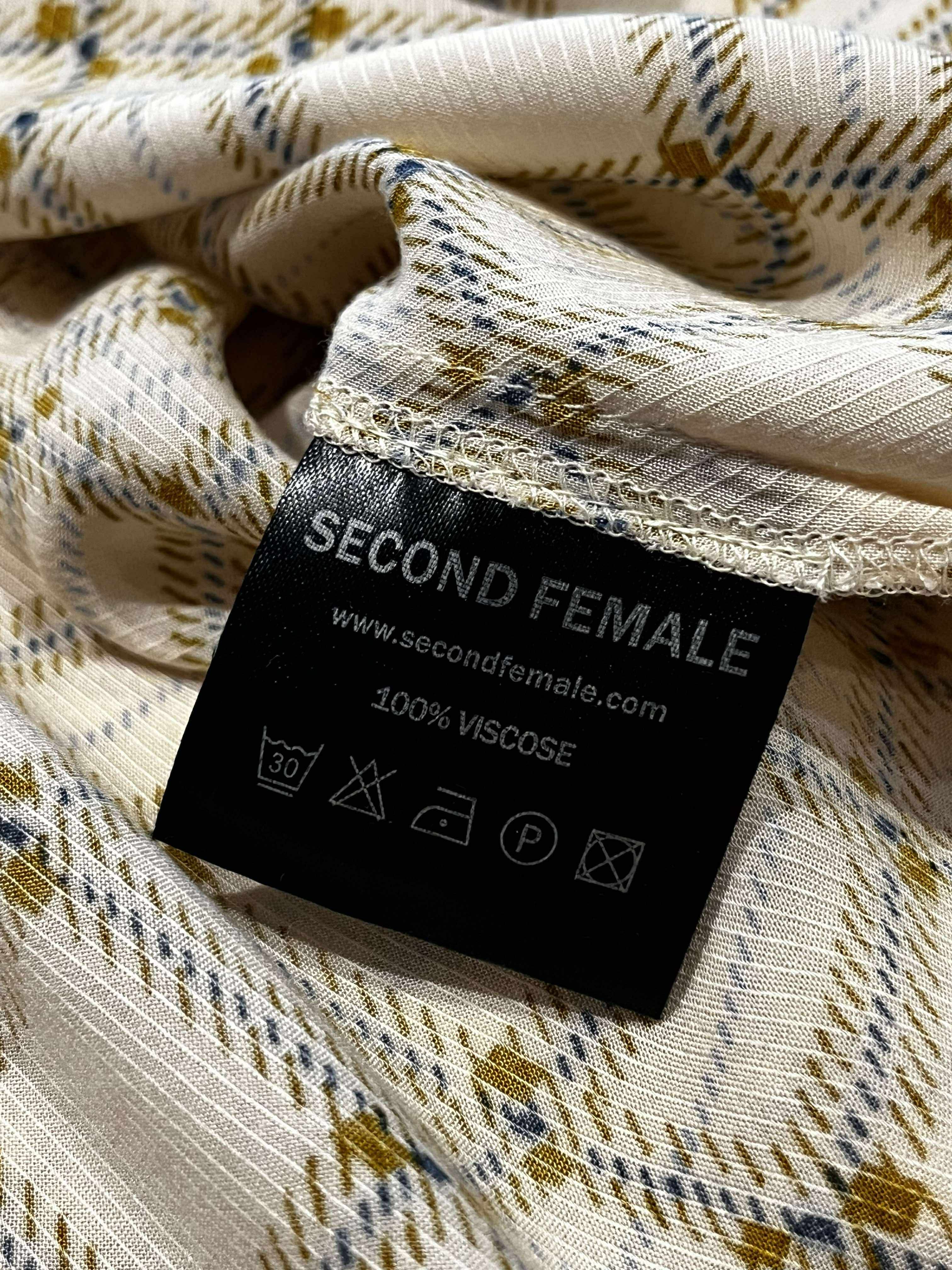 Second Female - Skjorte - Size: M