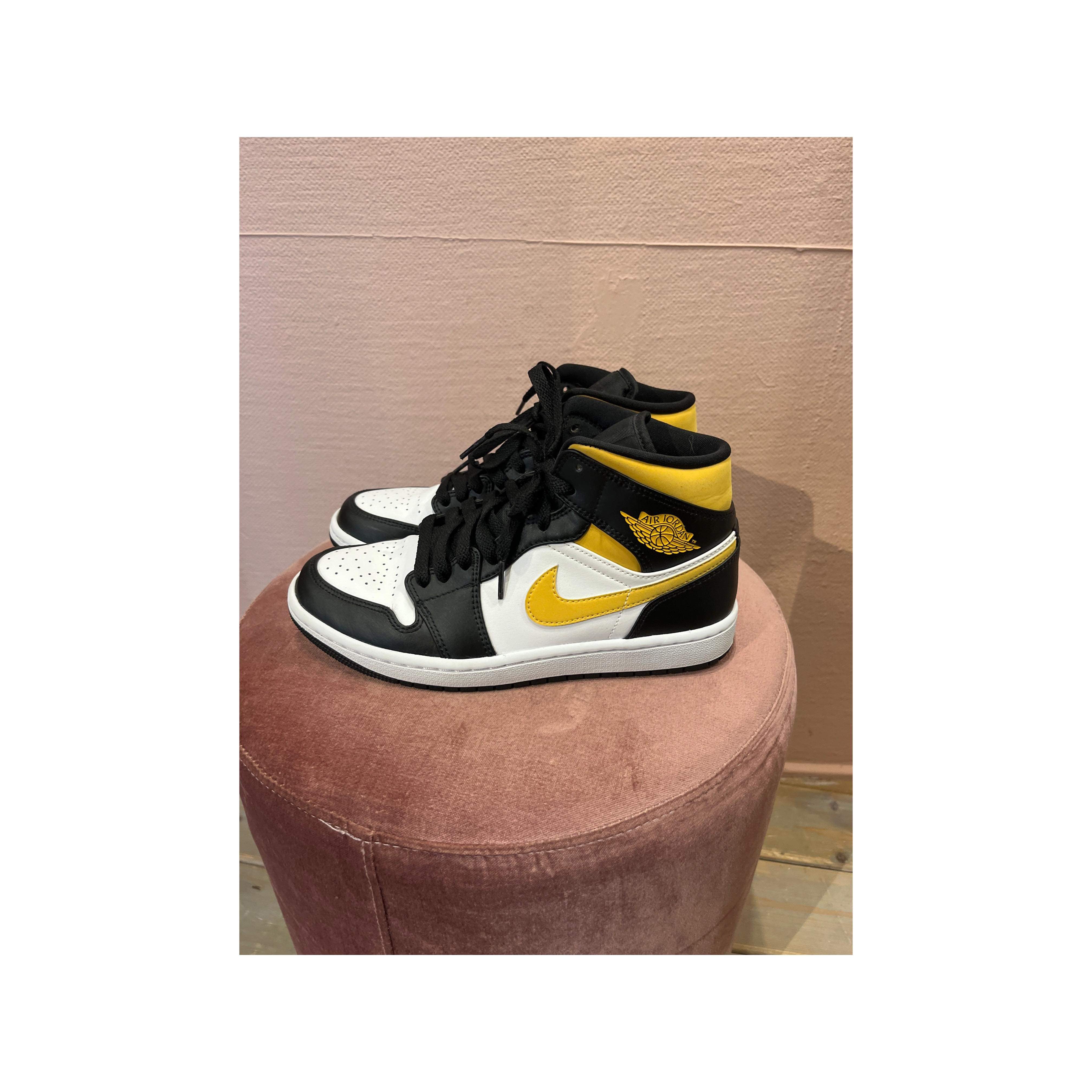 Nike Air Jordan - Sneakers - Size: 40