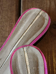 A Pair - Slippers - Size: 40