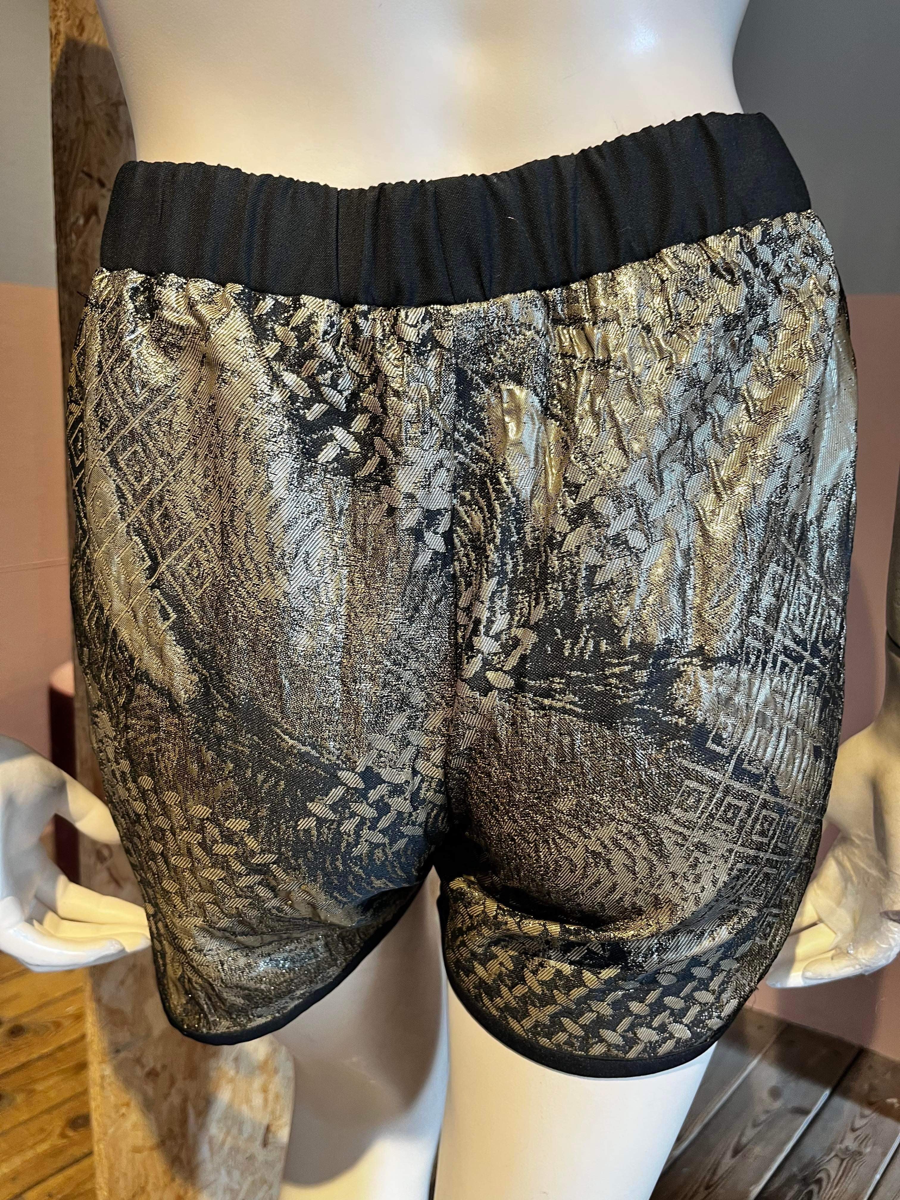 Karmamia - Shorts