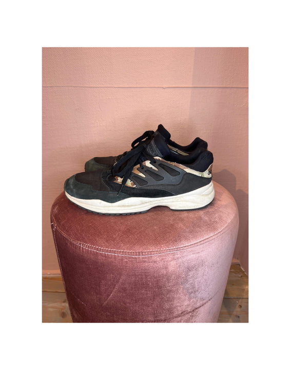 Adidas - Sneakers - Size: 40